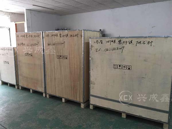 全自動(dòng)PVC圓筒膠水機(jī)，帶預(yù)熱圓筒卷邊機(jī)等塑料圓筒成型設(shè)備發(fā)往宿遷環(huán)宇